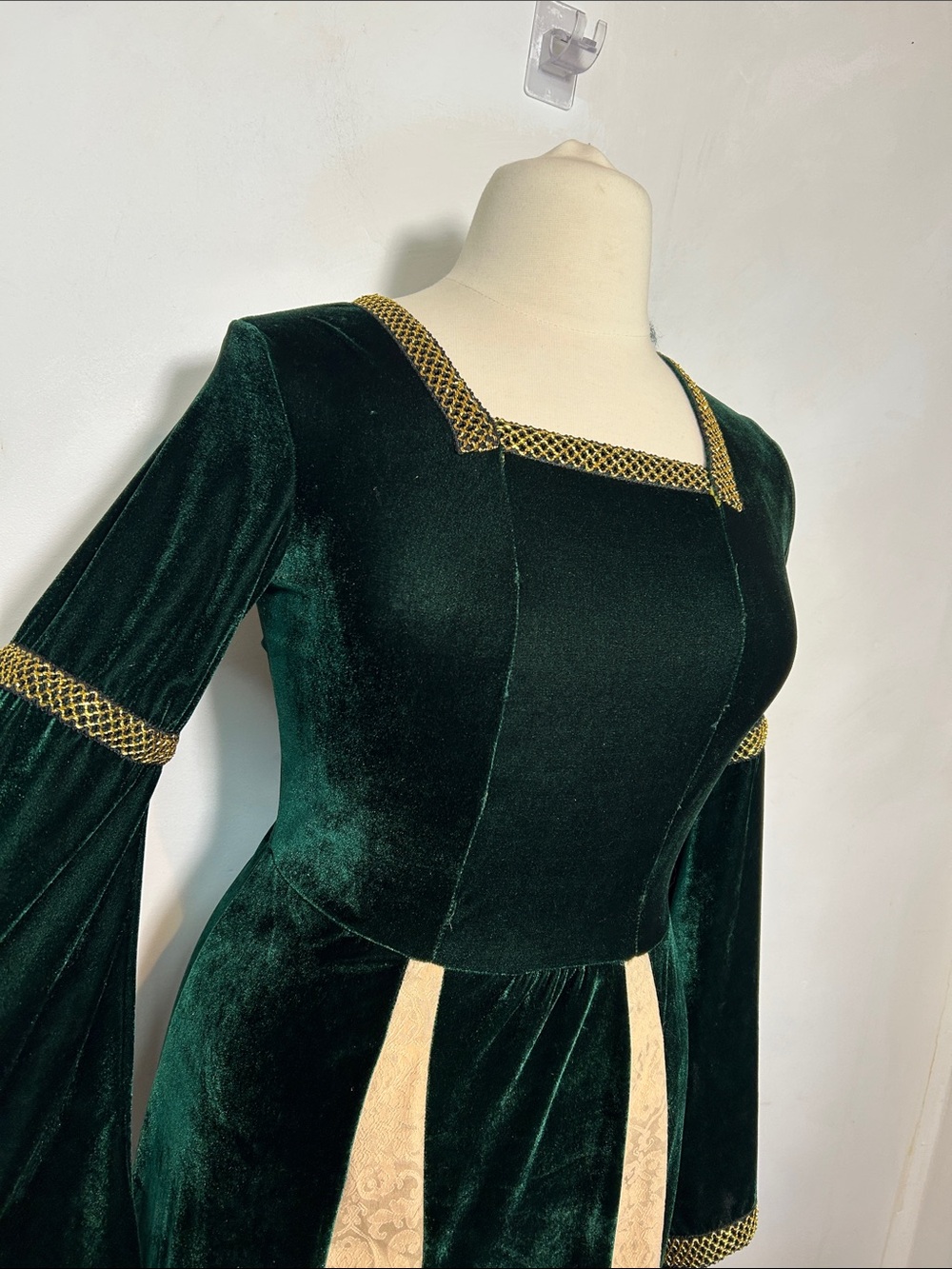 Vintage Green Velvet Renaissance Medieval Bell Sleeve Maxi Dress - Picture 4 of 13